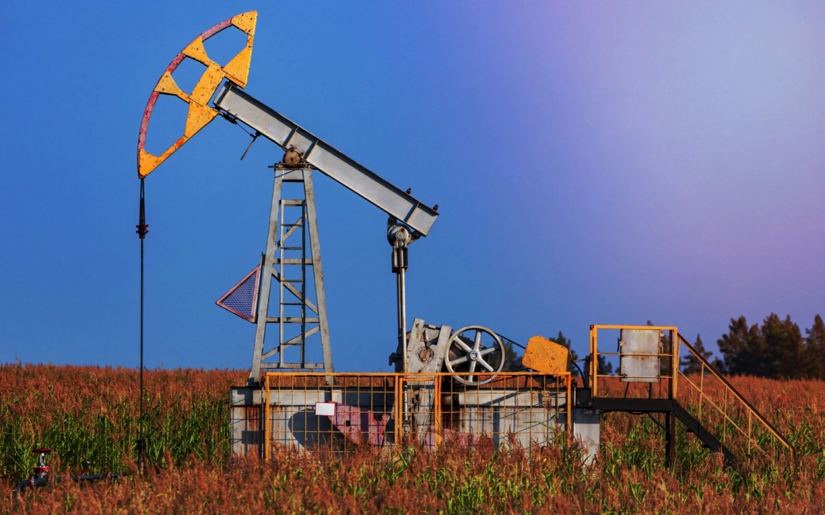 Цена нефти Brent упала ниже $79 впервые с 20 июля