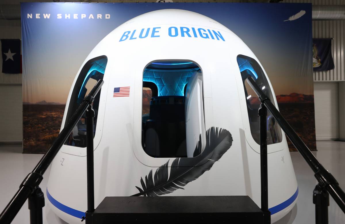 Полет Blue Origin состоится на неделю позже и без Пита Дэвидсона на борту