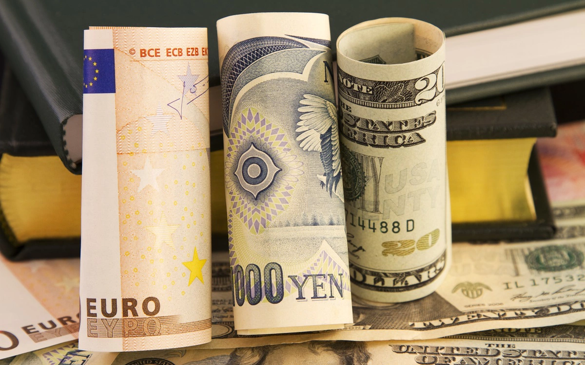 Курс иены упал к евро до минимума с августа 2008 года