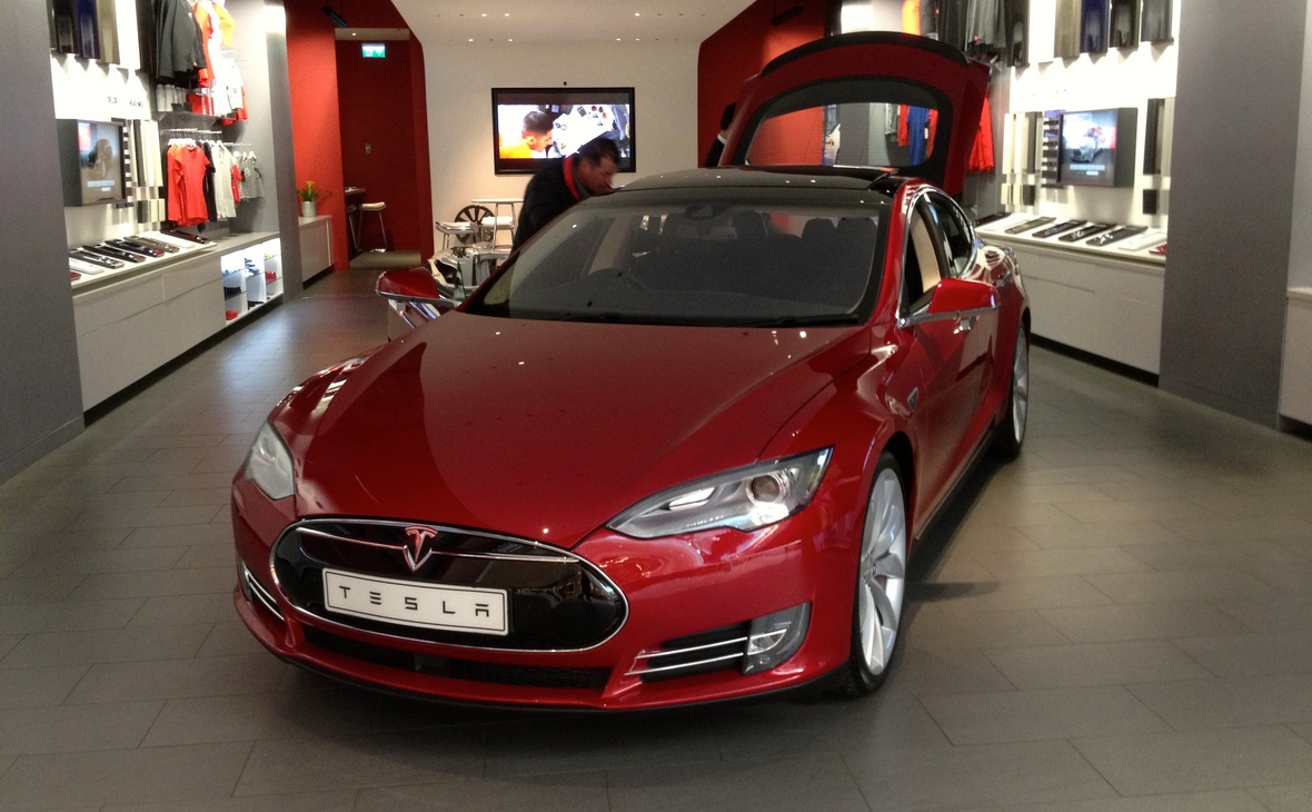 Tesla сократила поставки электромобилей покупателям. Акции потеряли 11%