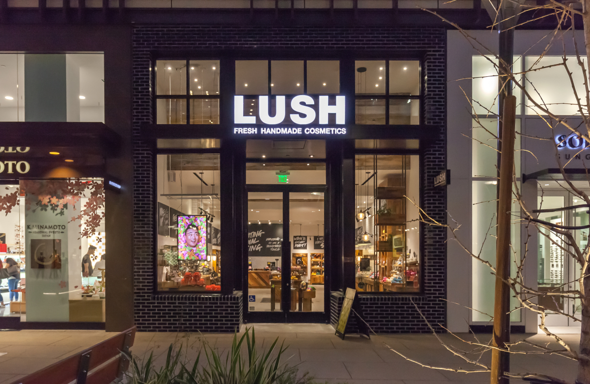 Lush может закрыть треть магазинов в России из-за приостановки поставок