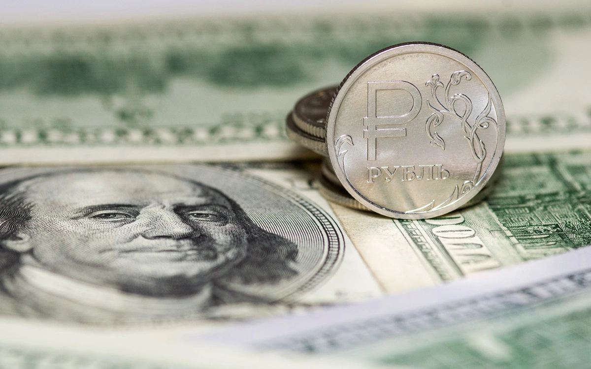 Курс доллара упал ниже ₽89 на фоне возобновления продаж валютной выручки