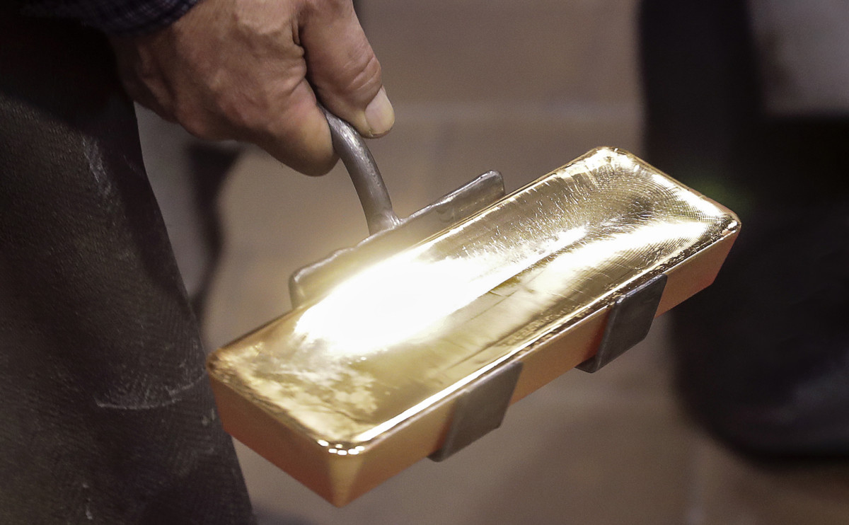Банки зафиксировали рост спроса на золото на фоне отмены НДС