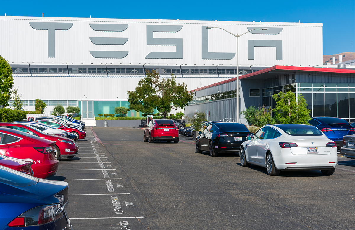 Tesla приостановит работу заводов в Китае и Германии