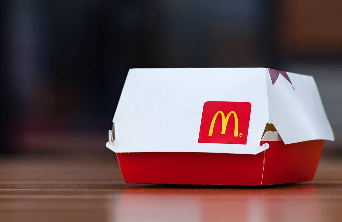 Аналитики снизили прогноз прибыли McDonald's из-за расходов в России