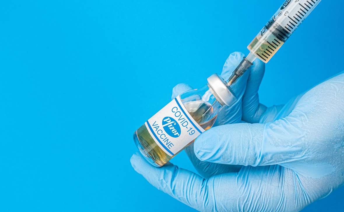 Pfizer и Moderna протестируют свои вакцины против нового штамма COVID-19