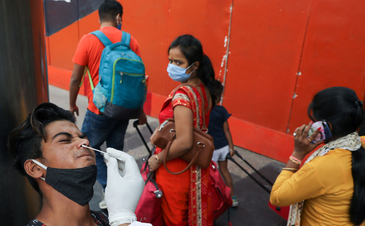 Власти столицы Индии заявили о четвертой волне коронавируса