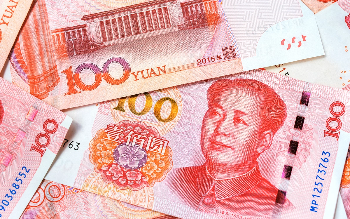 Банк России начнет продавать в три раза больше юаней: что будет с рублем