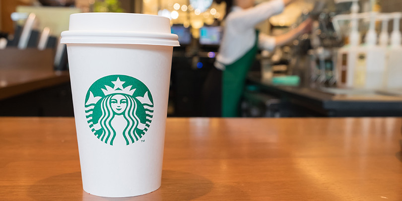 Starbucks столкнулся с обвинениями в 200 нарушениях прав работников
