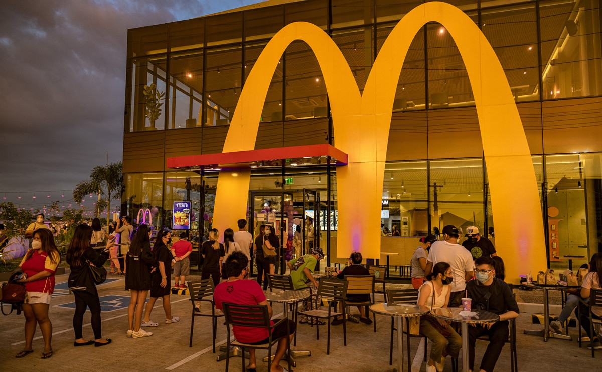 McDonald's планирует снизить объемы выбросов до нуля в 2050 году