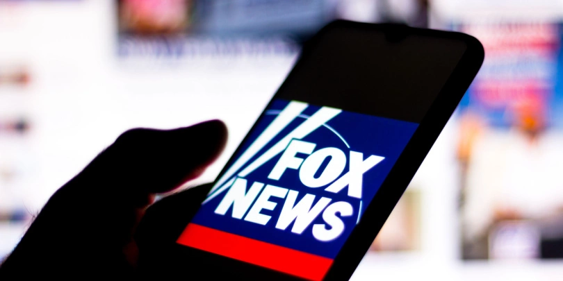 Капитализация Fox упала на $690 млн после ухода популярного ведущего