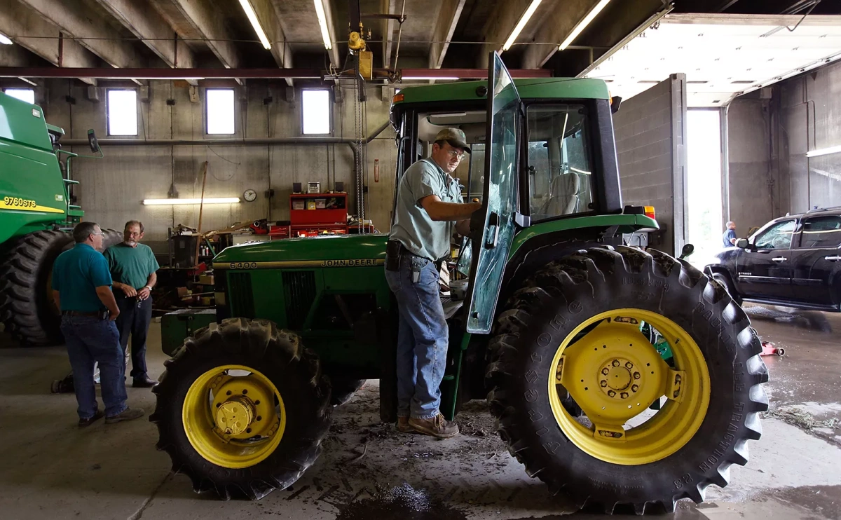 Deere инвестирует миллиарды в разработку ПО для беспилотных тракторов