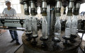 Производство водки на заводе компании Kweichow Moutai


