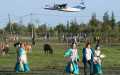 Пассажирский самолет Ан-24 якутской авиакомпании «Полярные авиалинии» в селе Верхневилюйск