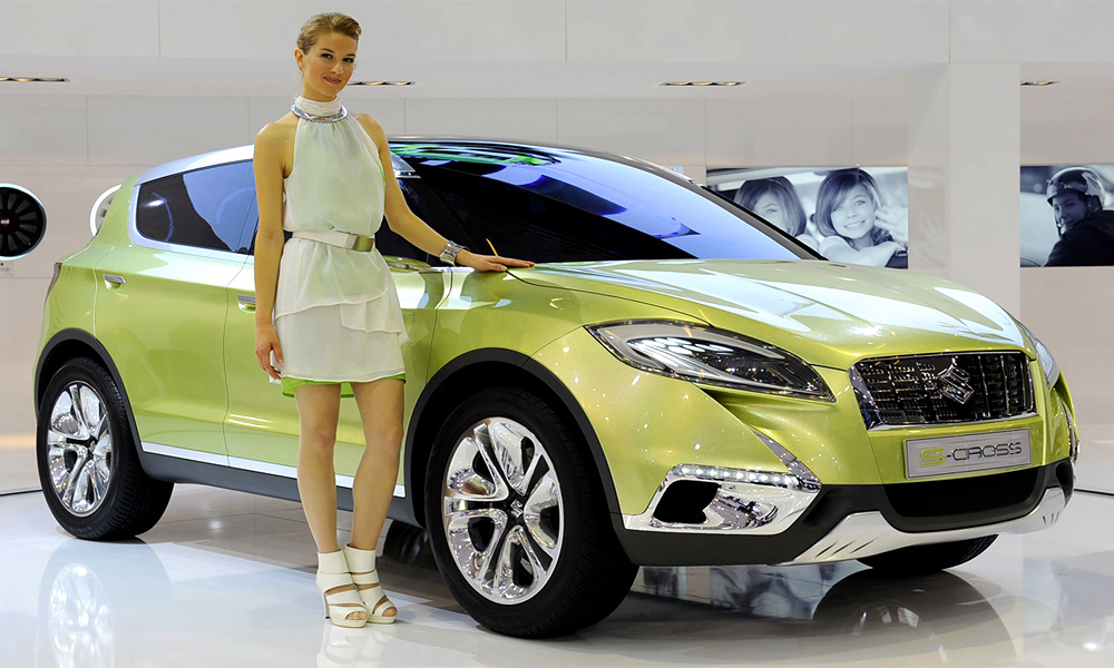 Новинка Suzuki S-Cross в автомобильном салоне в Париже Новинка Suzuki S-Cross в автомобильном салоне в Париже