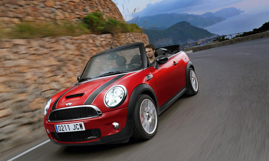 MINI Convertible JCW дебютирует в Женеве