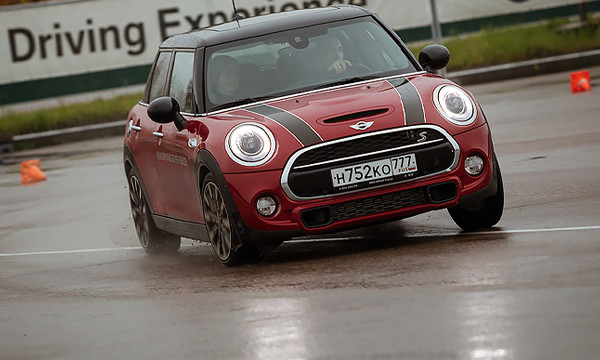 Большие шалости: учимся дрифтовать на Mini