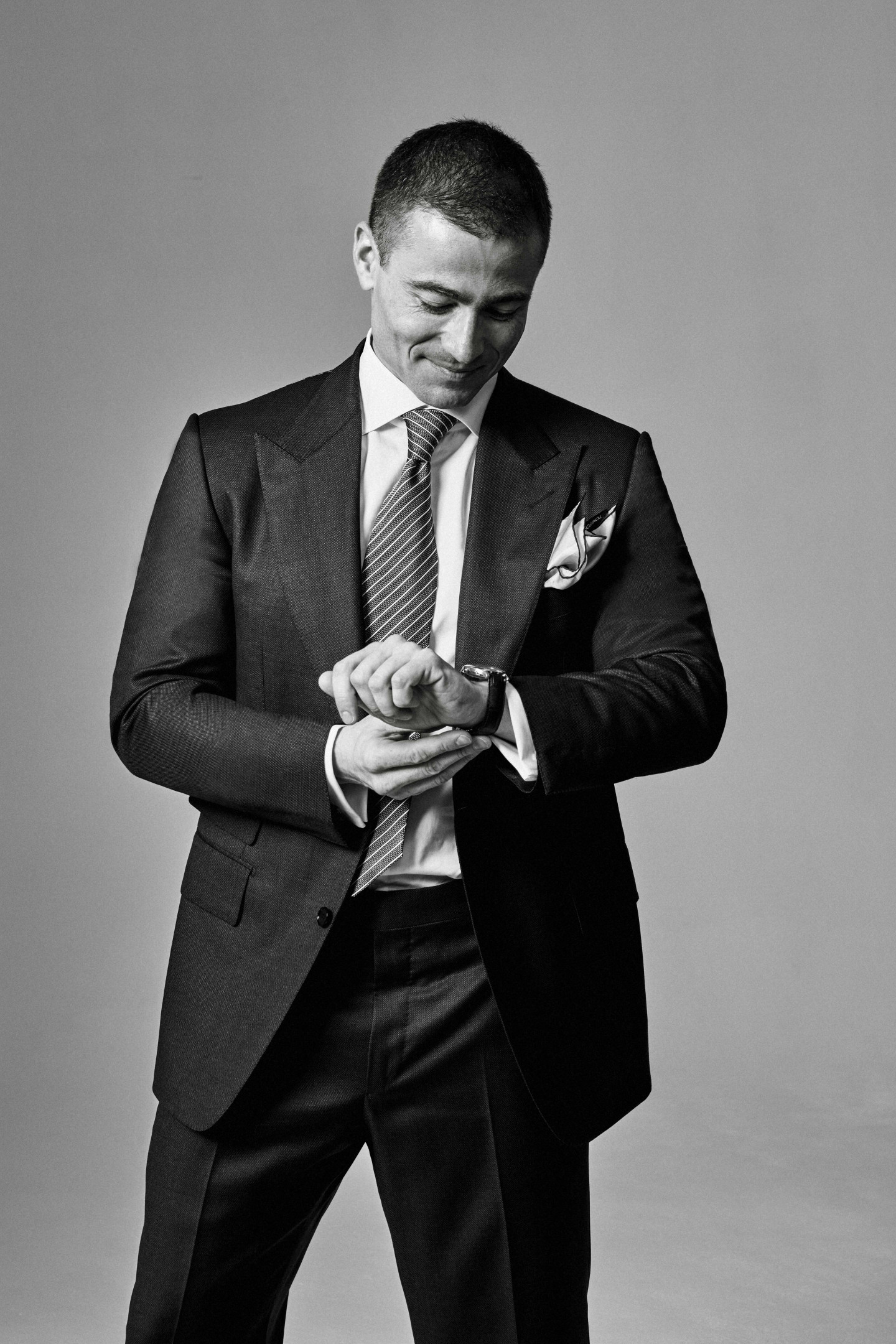 На Борисе: костюм, сорочка, галстук, платок - все Tom Ford, запонки Cartier, часы Drive de Cartier