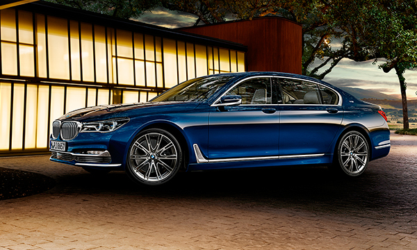 BMW назвала российские цены на юбилейную 7-Series