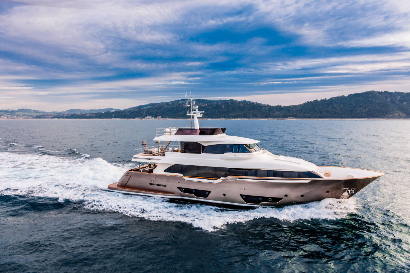 Фото: customline-yacht.com
