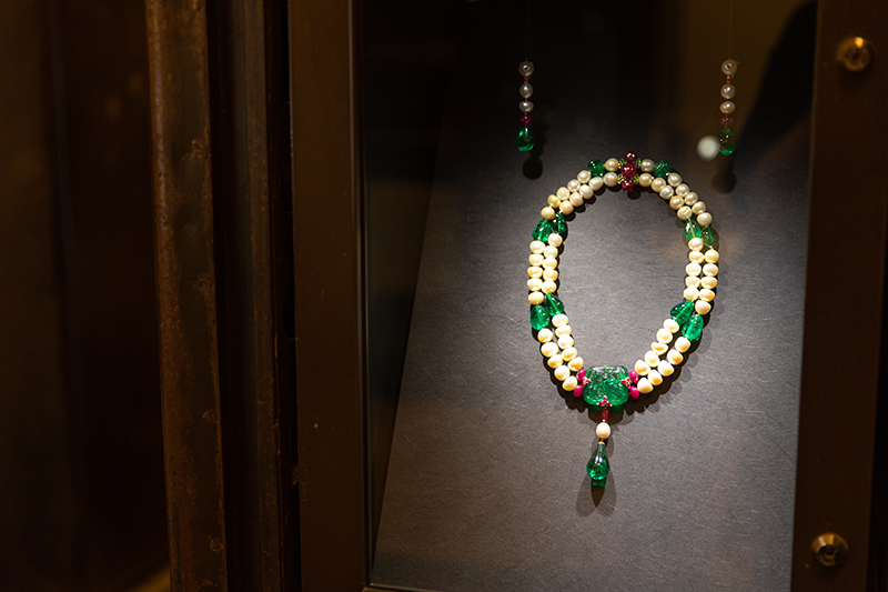 Ожерелье «Тысячелетие» Cartier из жемчуга и изумруда (2000 г.)
