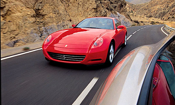 Ferrari устроила покатушки по всему Китаю