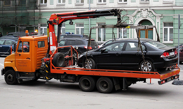Служба платной эвакуации вывезла 64 тысячи автомобилей