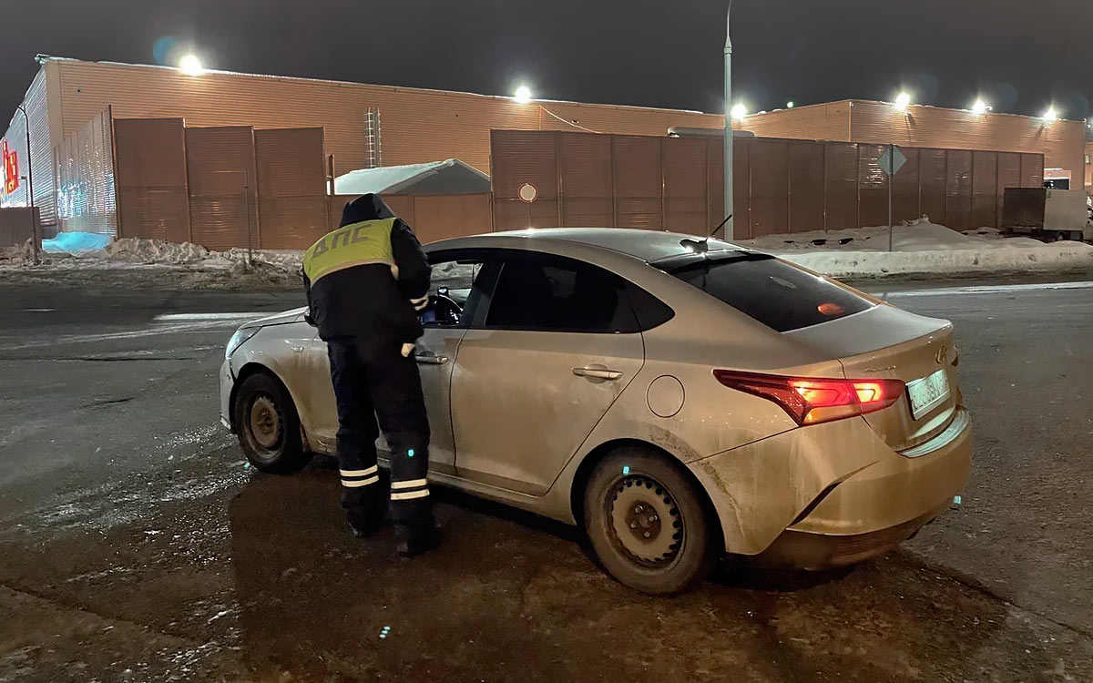 «Выехал на встречку в одних носках». Репортаж про дежурство с ГИБДД