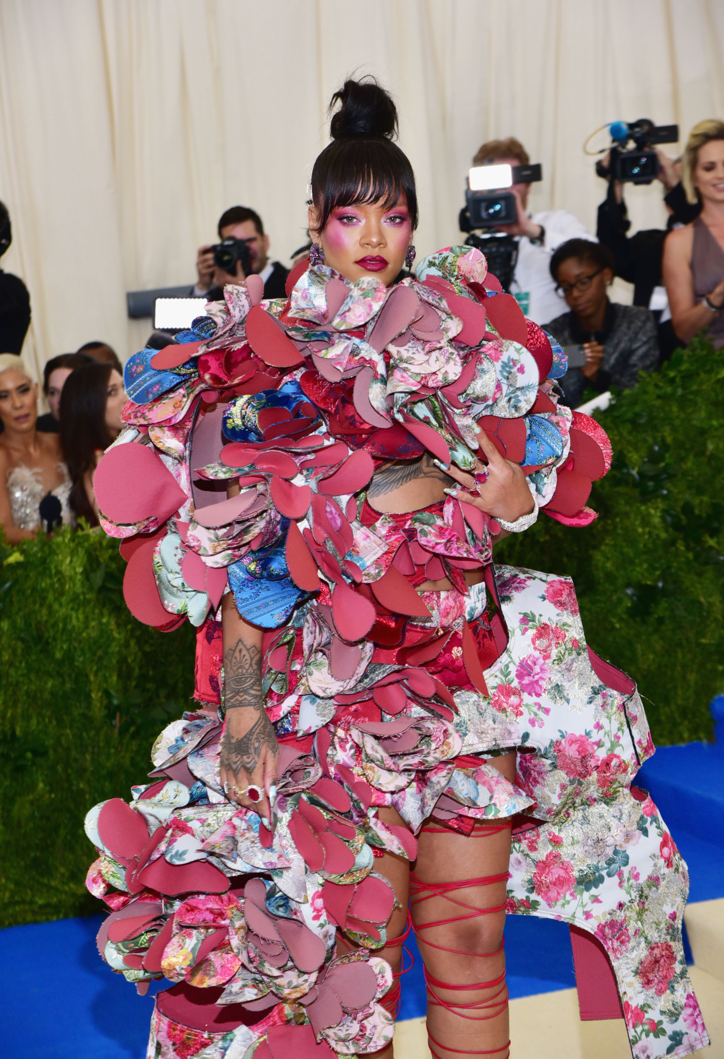 Рианна в платье Comme des Garçons на MET Gala 2017