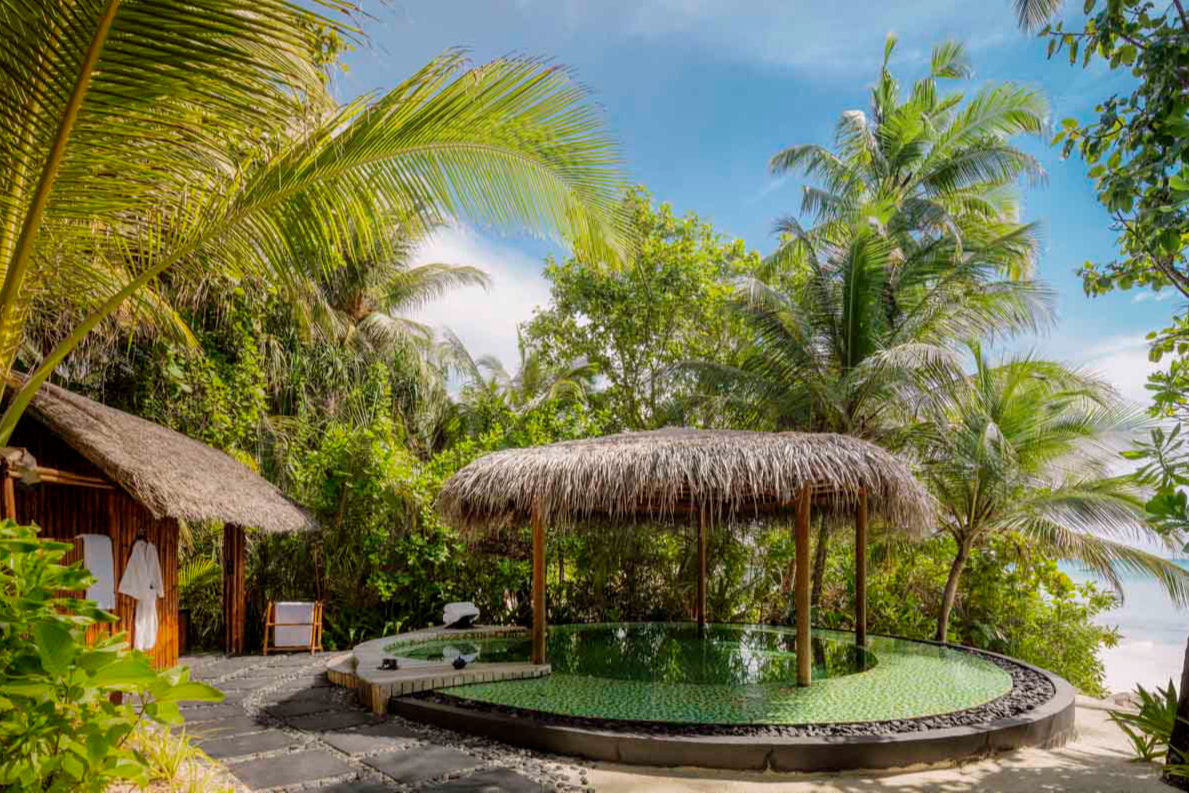 Бассейн в спа-центре на курорте One&Only Reethi Rah (Мальдивы)