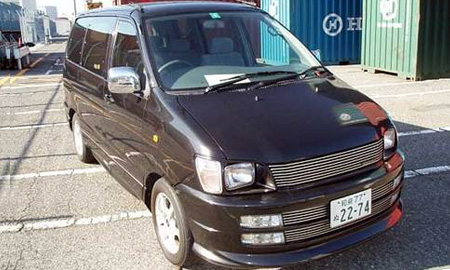 Продажи праворульных авто в России упали в 17 раз