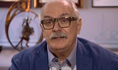 Никита Михалков требует наказать снимавших его нарушения на видео