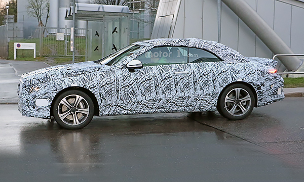 Кабриолет Mercedes-Benz E-Class нового поколения впервые замечен на тестах