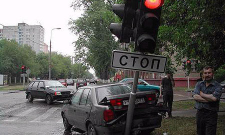 На сломанный светофор можно пожаловаться