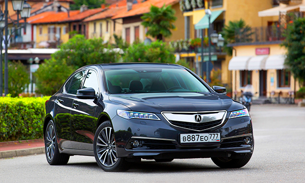Телевизор в кулаке. Тест-драйв Acura TLX