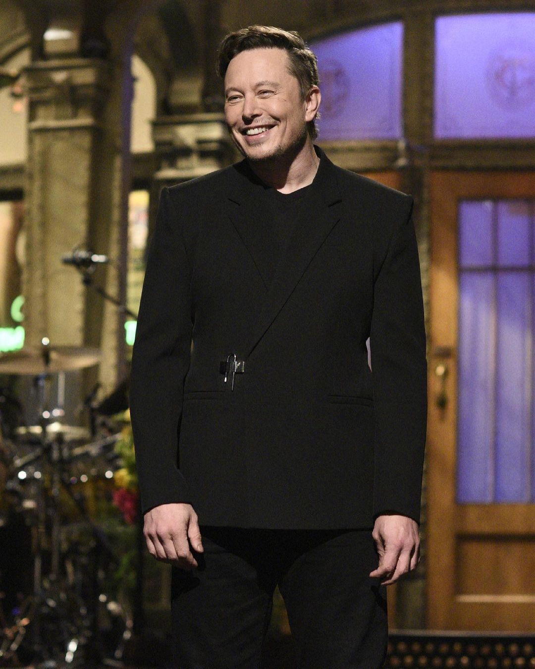 Илон Маск в Givenchy на шоу SNL, май 2021