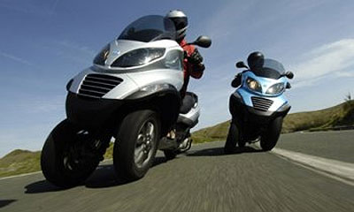 Piaggio представила трехколесный скутер MP3