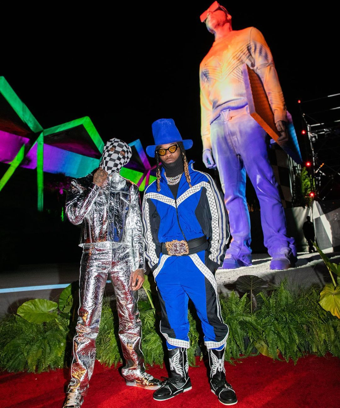 Quavo Huncho и Offset на фоне трехметровой фигуры Вирджила Абло