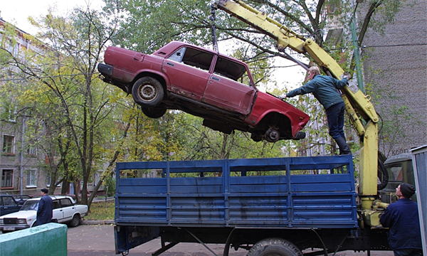 Новые правила утилизации брошенных автомобилей вступили в силу