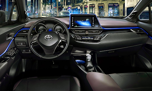 Toyota рассекретила салон серийной версии C-HR
