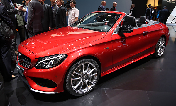 Mercedes-Benz выпустил второй за 45 лет четырехместный кабриолет