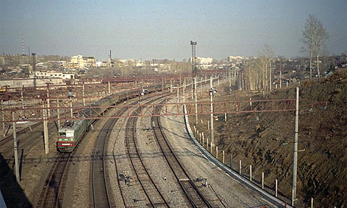 В Москве автомобиль упал на рельсы, погибли двое