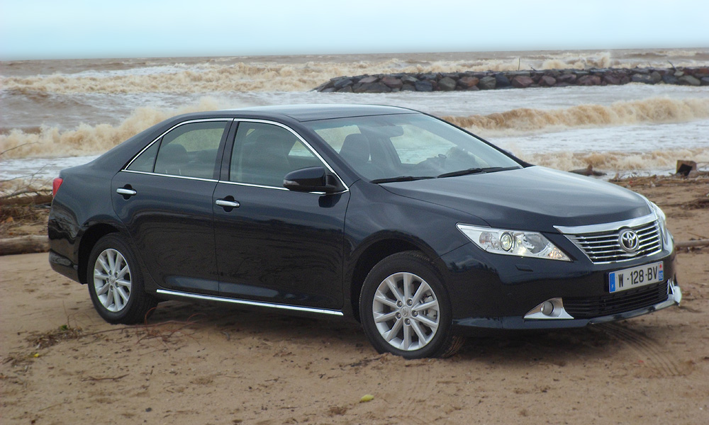 Разумная достаточность. Тест-драйв новой Toyota Camry