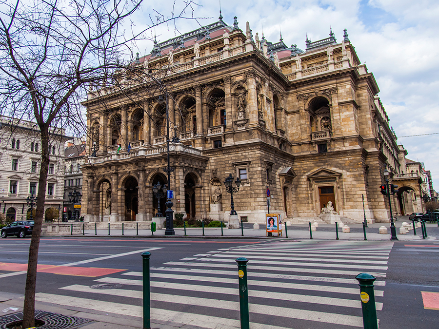 Здание Национальной оперы