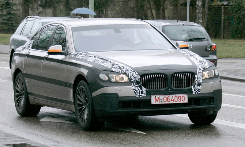 Новое поколение BMW 7 засняли без камуфляжа