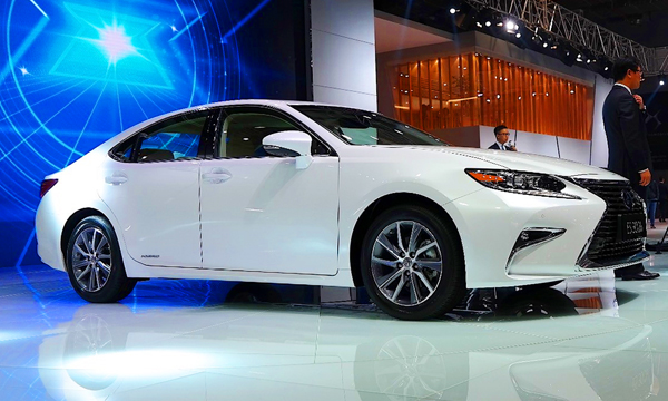 Lexus ES после рестайлинга получил новый двигатель