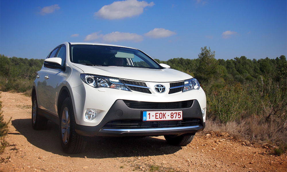 Нескромное обаяние. Тест-драйв Toyota RAV4
