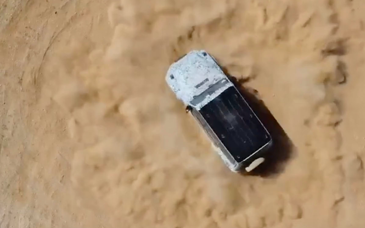 
            Новый внедорожник Mercedes будет разворачиваться на месте как танк: видео
        