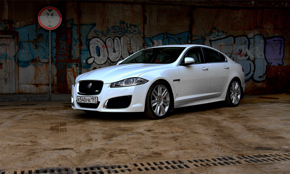 Половина секунды. Тест-драйв Jaguar XFR