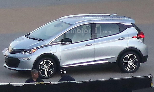 Бюджетный электрокар Chevrolet Bolt замечен без камуфляжа